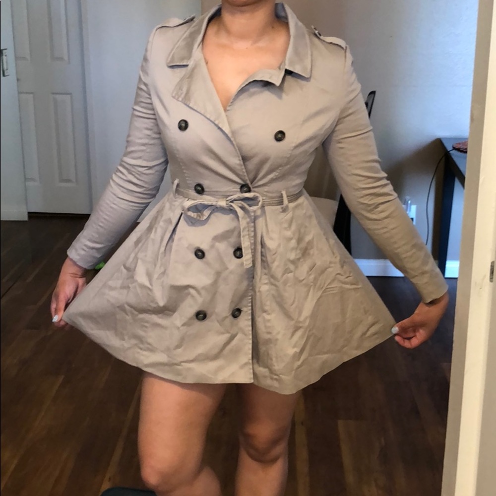 Short trench coat